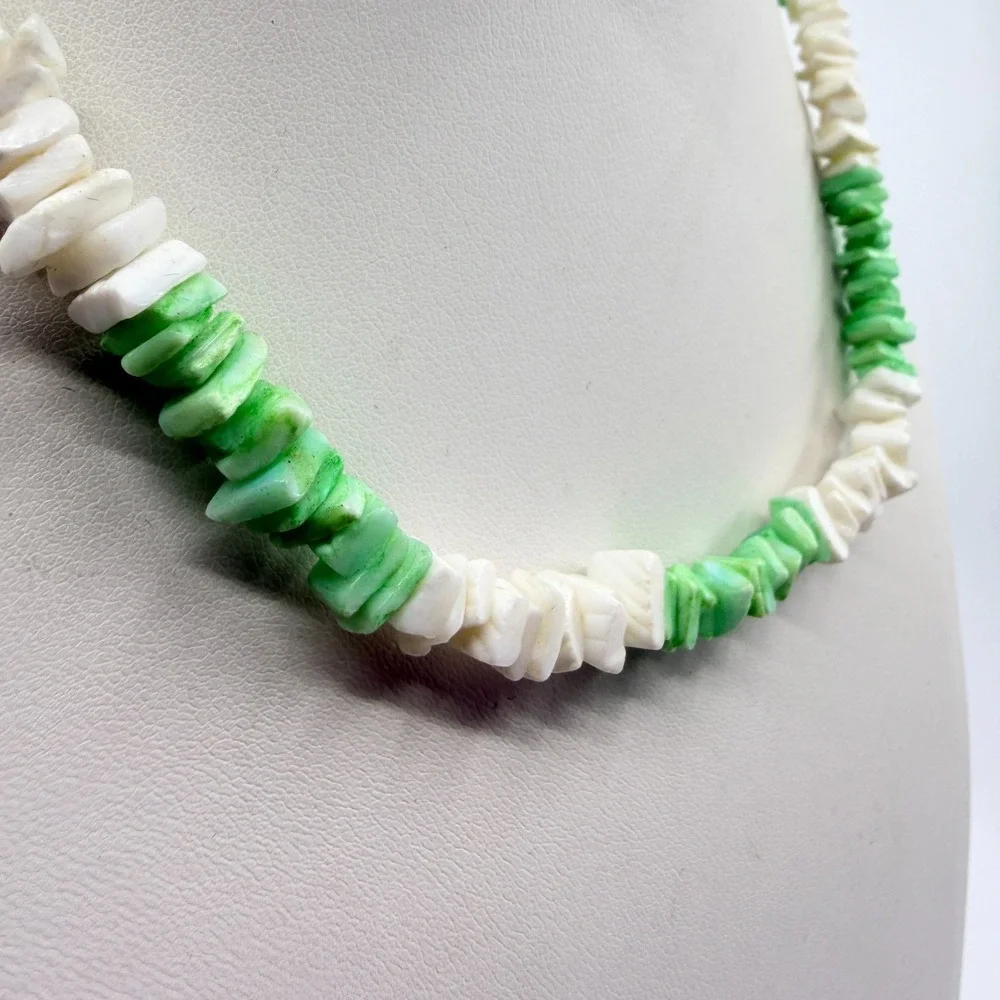 Vintage Y2K Chip Bead Necklace White & Green Retro Beach Jewelry